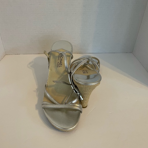 Michael Kors Women's Kami T Strap wedge silver sandals size 10 NIB - Picture 7 of 7